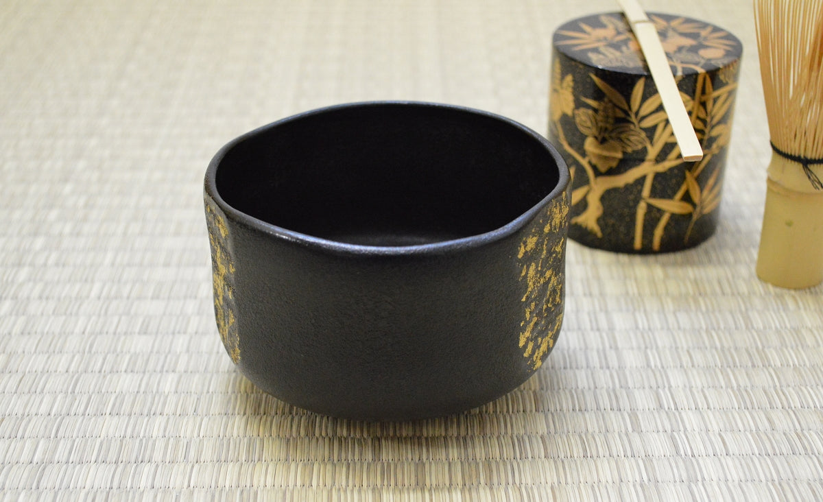 YAMANAKA LACQUERWARE STONE PATTERN BOWL (BLACK) SCATTERED FOIL DESIGN, JAPANESE LACQUERED CERAMIC