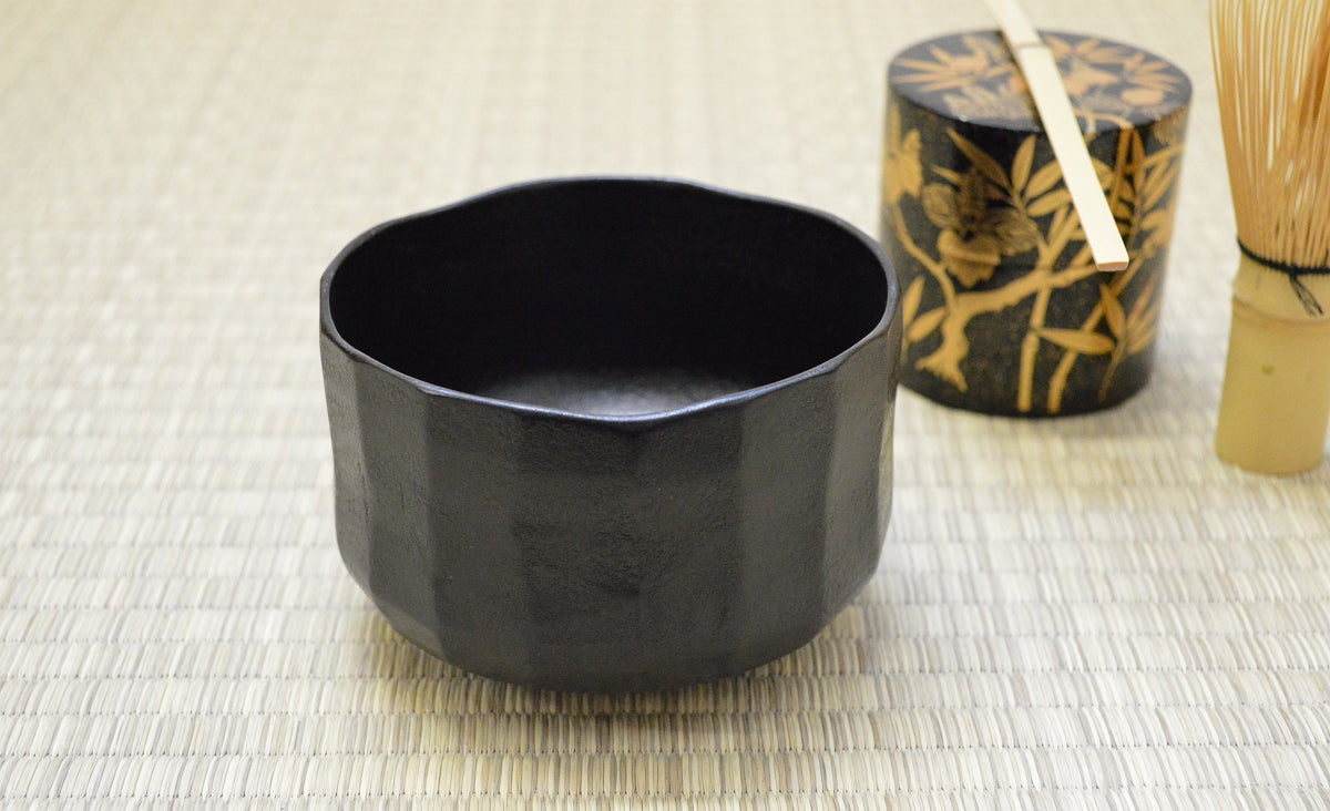 YAMANAKA LACQUERWARE STONE PATTERN BOWL (BLACK) WITH FULL CARVING DESIGN, JAPANESE LACQUERED CERAMIC