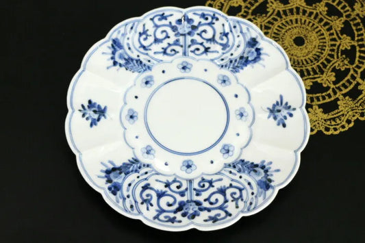 KUTANI (OFFICIAL KILN OF THE IMPERIAL HOUSEHOLD AGENCY) BLUE AND WHITE AUSPICIOUS PATTERN / CHOZA YAMAMOTO