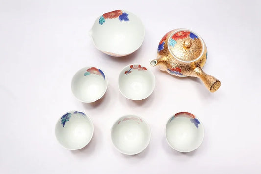 KINRYU KLIN ARITA GOLD-DECORATED PEONY TEA SET WITH WOODEN BOX