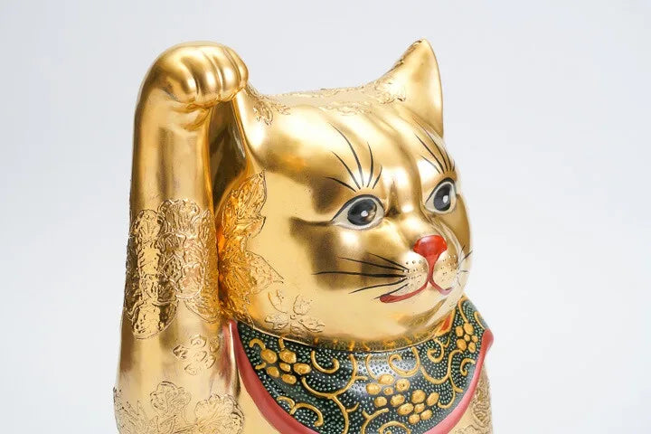 KUTANI WARE LUCKY CAT(MANEKI NEKO) GOLDEN FLOURISH DESIGN