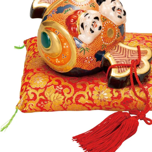 KUTANI WARE MALLET WITH EBISU & DAIKOKU (WITH TASSEL & CUSHION)