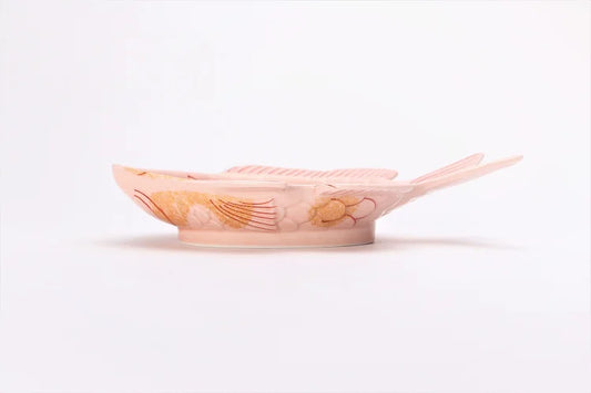 ARITA WARE NISHIKI PINK GLAZE TAI-SHAPED DISH WITH GOLD ACCENTS / KOURAKU KILN