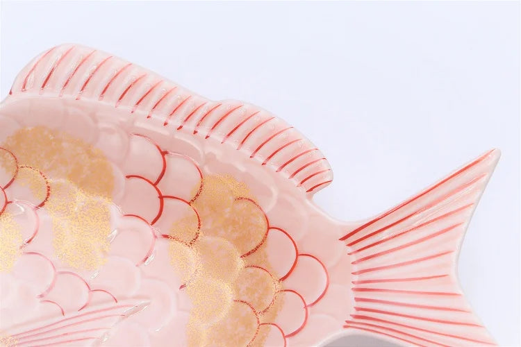 ARITA WARE NISHIKI PINK GLAZE TAI-SHAPED DISH WITH GOLD ACCENTS / KOURAKU KILN