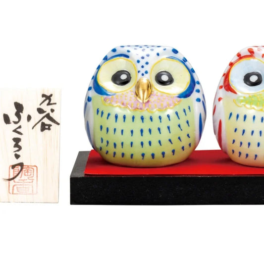 KUTANI WARE PAIR OF OWL FIGURINE (WITH STAND, RUG, AND STANDING SIGN)