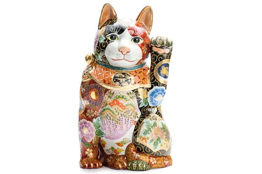 JAPANESE KUTANI PORCELAIN MANEKI NEKO – SHOCHIKUBAI (PINE, BAMBOO & PLUM) KOMON PATTERN
