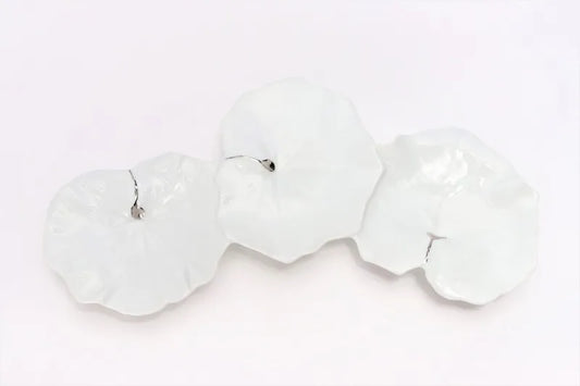 ARITA WARE WHITE PORCELAIN CONNECTED TSUWA LEAF PLATE WITH PLATINUM ACCENTS