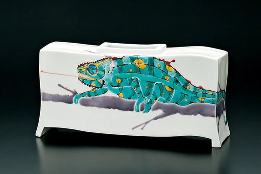 JAPANESE FLOWER VASE KUTANI PANTHER CHAMELEONE /YASUSHI YAMACHIKA