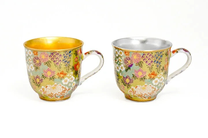 KUTANI WARE PAIR OF MUGS HANAZUME INTERIOR GOLD AND SILVER LEAF DECORATION/ KUTANI AKATUKIDOU
