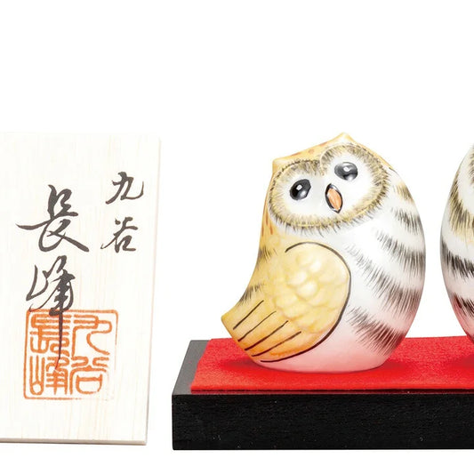 JAPANESE PAIR OF OWL FIGURINE KUTANI GOLD PAINT