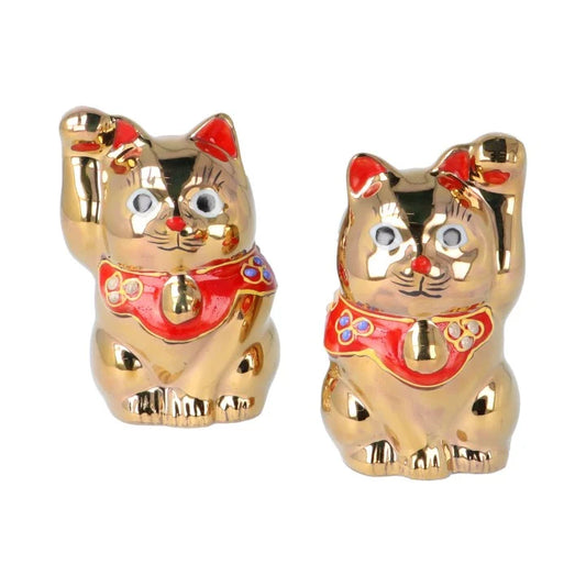 KUTANI WARE PAIR OF LUCKY CATS KINSAI /(WITH STAND AND WOODEN NAMEPLATE)