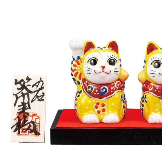 KUTANI WARE PAIR MANEKI NEKO – LUCKY CAT FIGURINES WITH YELLOW EMBELLISHMENT, DISPLAY STAND, CLOTH, AND NAMEPLATE