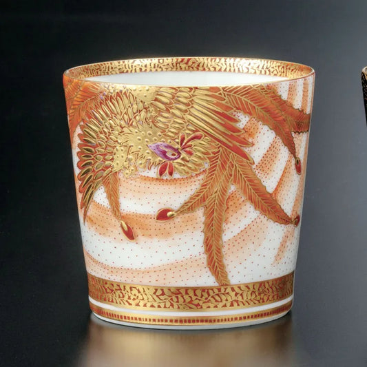 JAPANESE PAIR OF SHOCHU CUPS KUTANI GOLD BROCADE MOTIF OF TWO DIVINE FIGURES/YOSHINORI FUKUDA