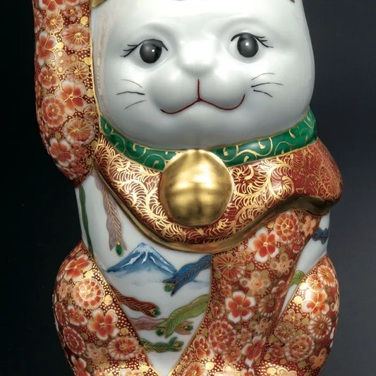 KUTANI WARE LUCKY CAT ‘KAHOU’ – HAND-PAINTED MANEKI NEKO BY TAKA TOSHIFUMI