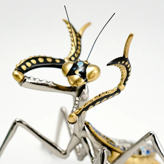 KUTANI WARE MANTIS FIGURINE – BY TAKAFUMI TAKA, JAPANESE PORCELAIN ART