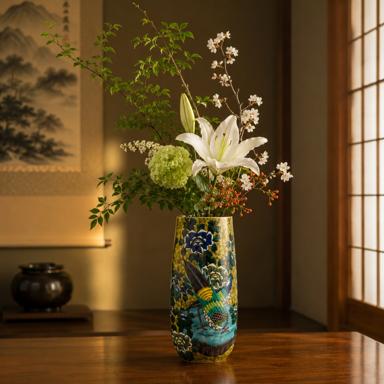 KUTANI WARE FLOWER VASE YOSHIDAYA STYLE KACHO DESIGN