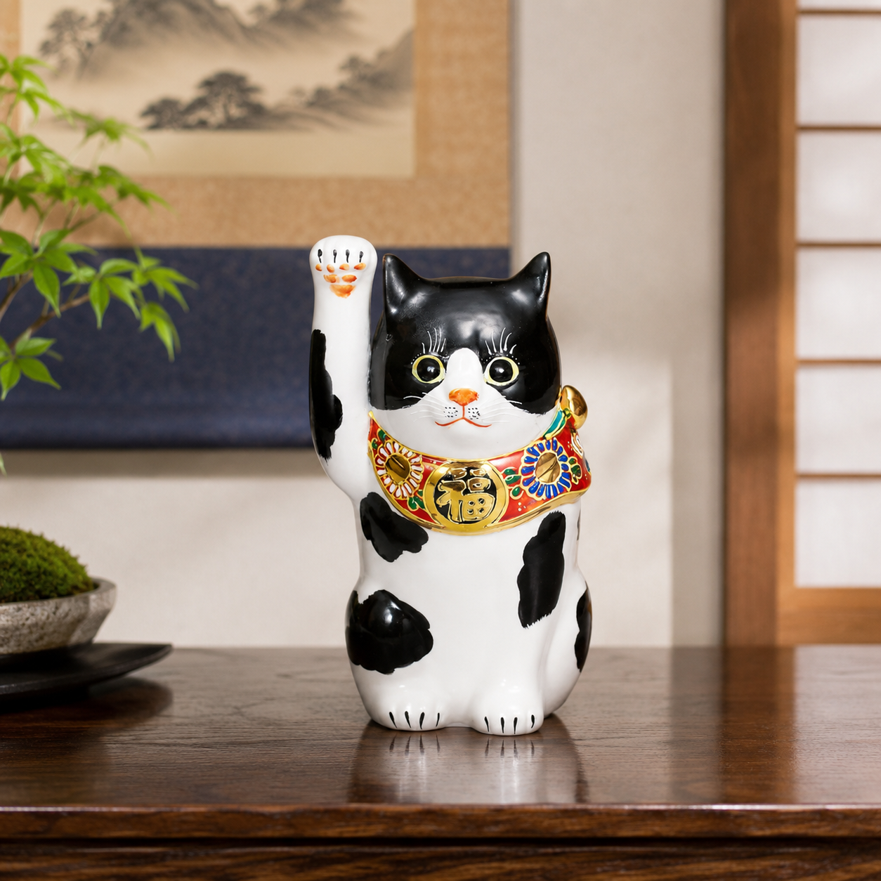KUTANI WARE LUCKY CAT ‘KURO-BUCHI’ – HAND-PAINTED MANEKI NEKO (BLACK SPOTS)