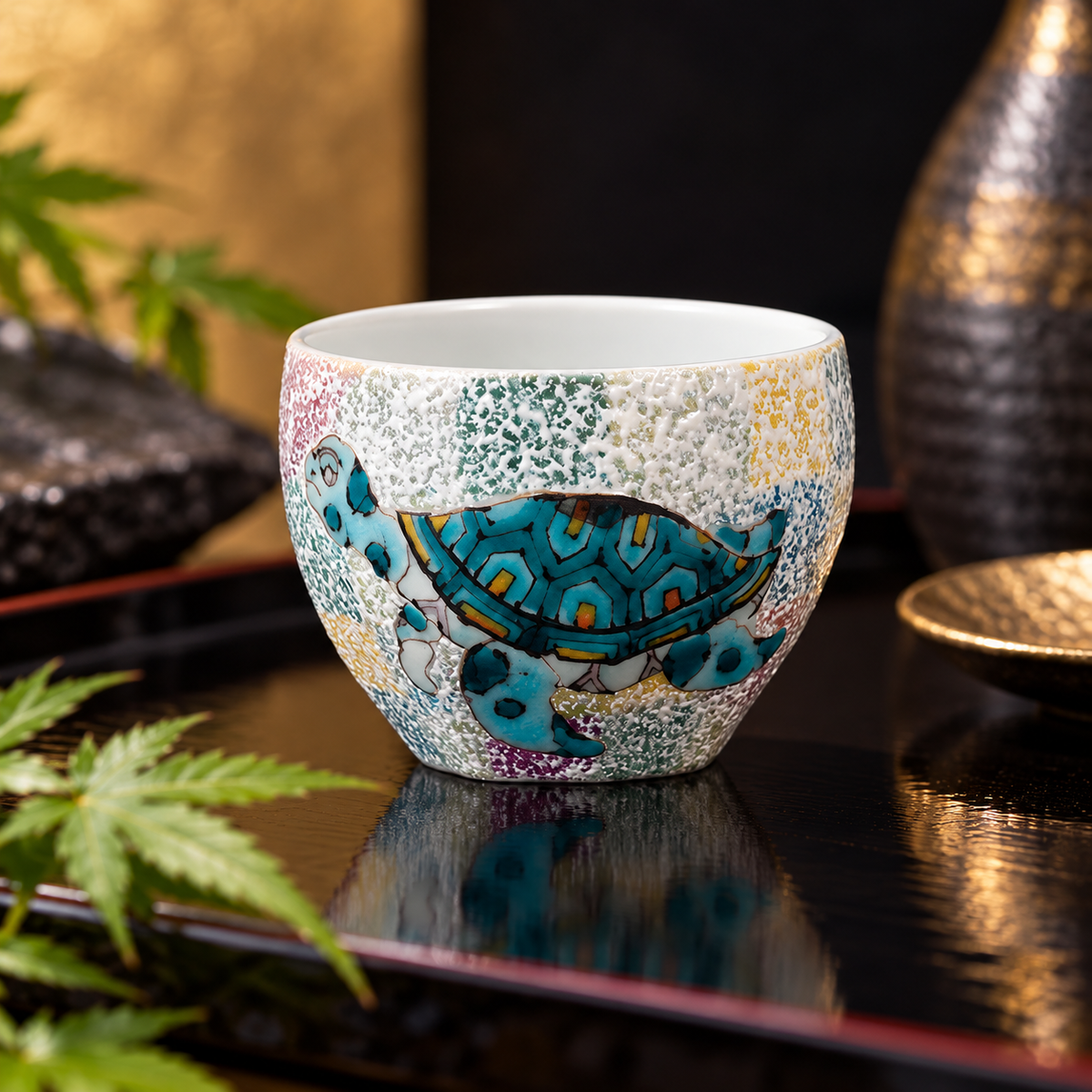 KUTANI WARE GUINOMI SAKE CUP – WESTERN-STYLE SEA TURTLE DESIGN / YASUSHI YAMACHIKA