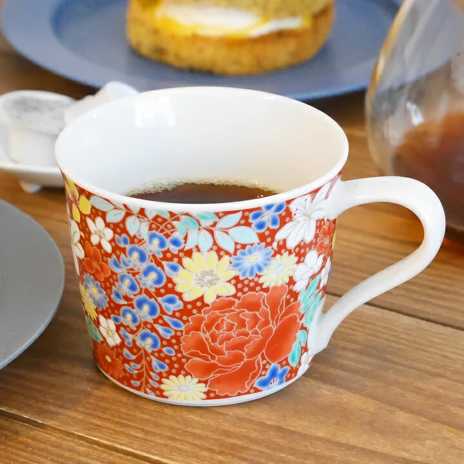 KUTANI WARE MUG – HAND-PAINTED ‘HANAZUME’ FLORAL PATTERN (RED) BY SEIKO KILN