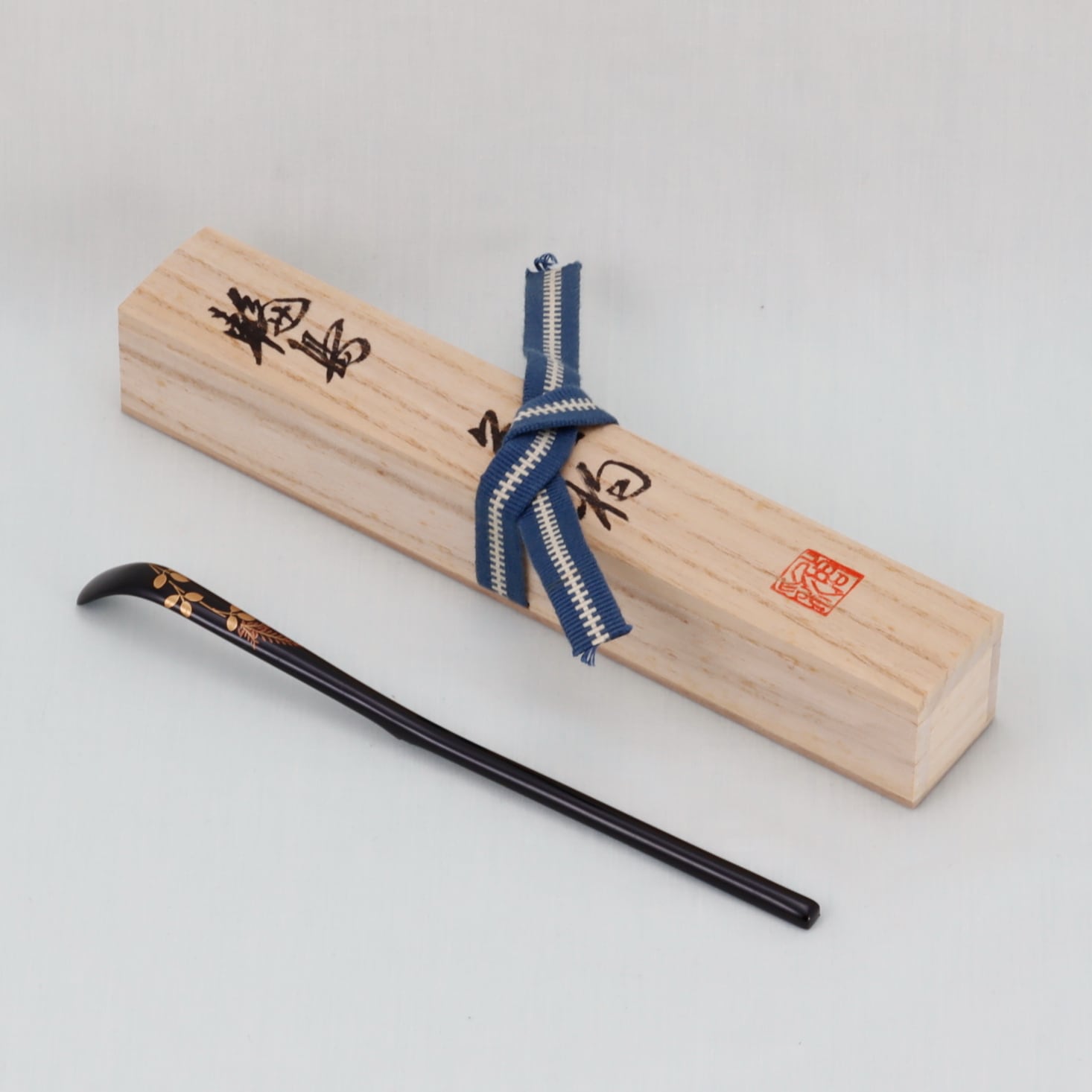 WAJIMA LACQUERWARE CHASHAKU HAGI MAKIE DESIGN, TRADITIONAL JAPANESE TEA CEREMONY SPOON