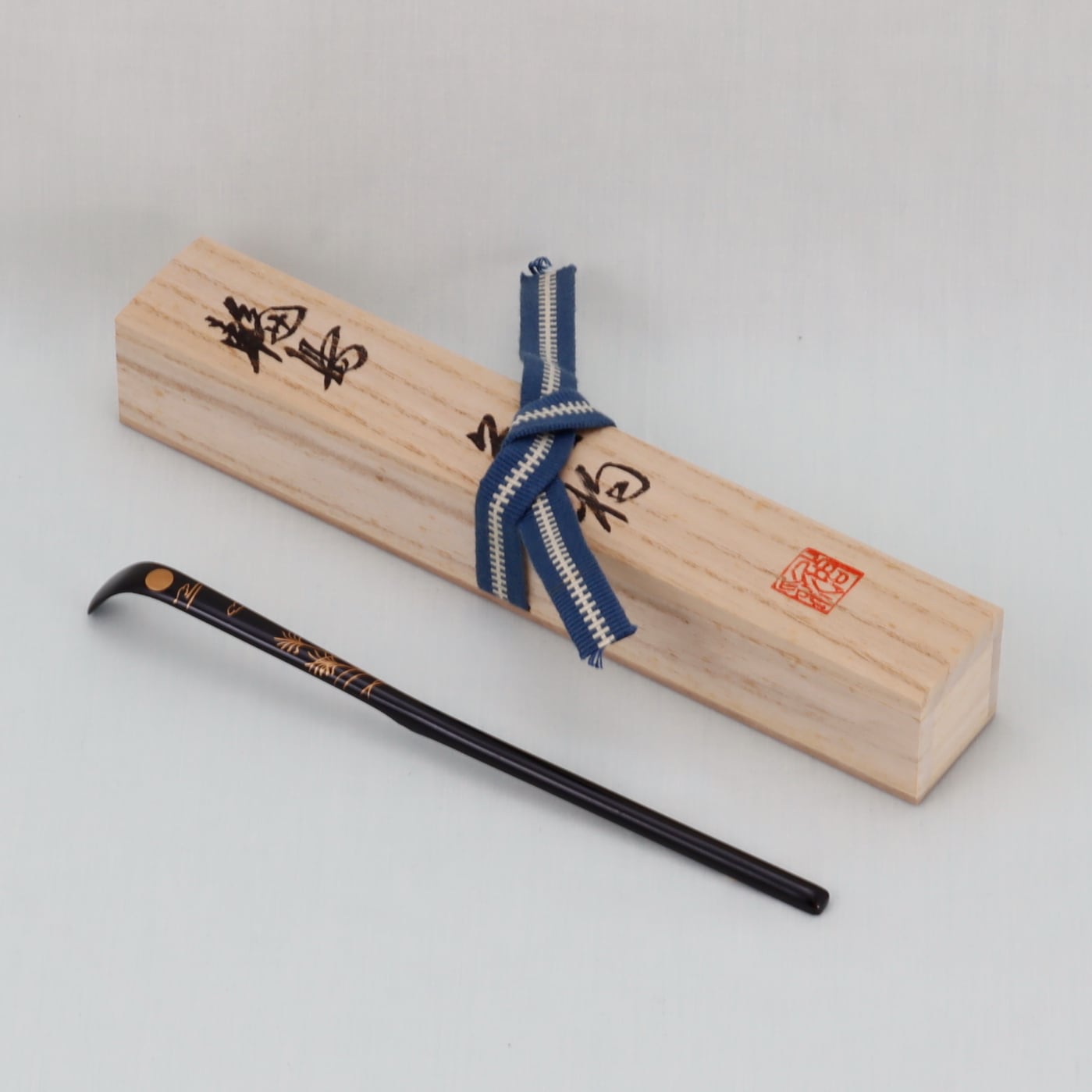 WAJIMA LACQUERWARE CHASHAKU SUSUKI NI TSUKI MAKIE DESIGN, TRADITIONAL JAPANESE TEA CEREMONY SPOON