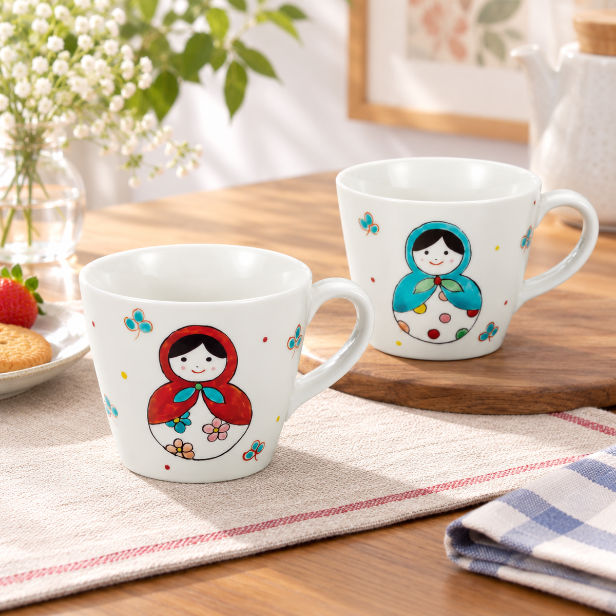 KUTANI WARE PAIR OF MUGS – MATRYOSHKA DOLL DESIGN