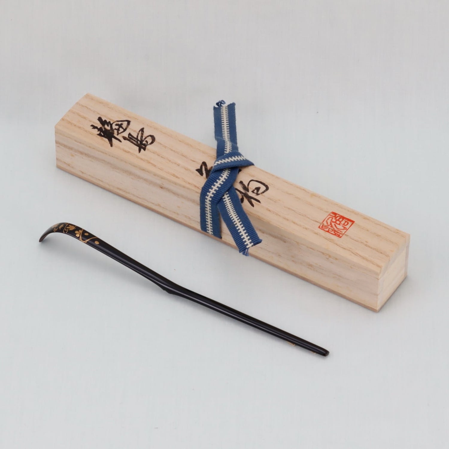 WAJIMA LACQUERWARE CHASHAKU SAKURA MAKIE DESIGN, TRADITIONAL JAPANESE TEA CEREMONY SPOON