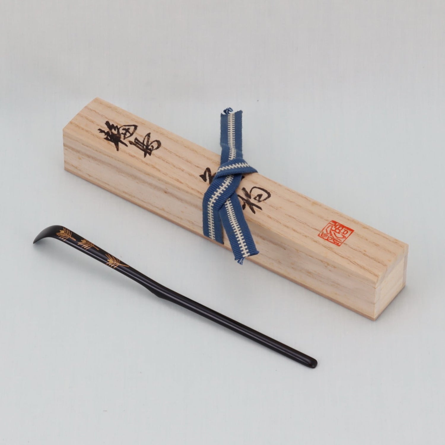 WAJIMA LACQUERWARE CHASHAKU - MATSU MAKIE DESIGN, TRADITIONAL JAPANESE TEA CEREMONY SPOON