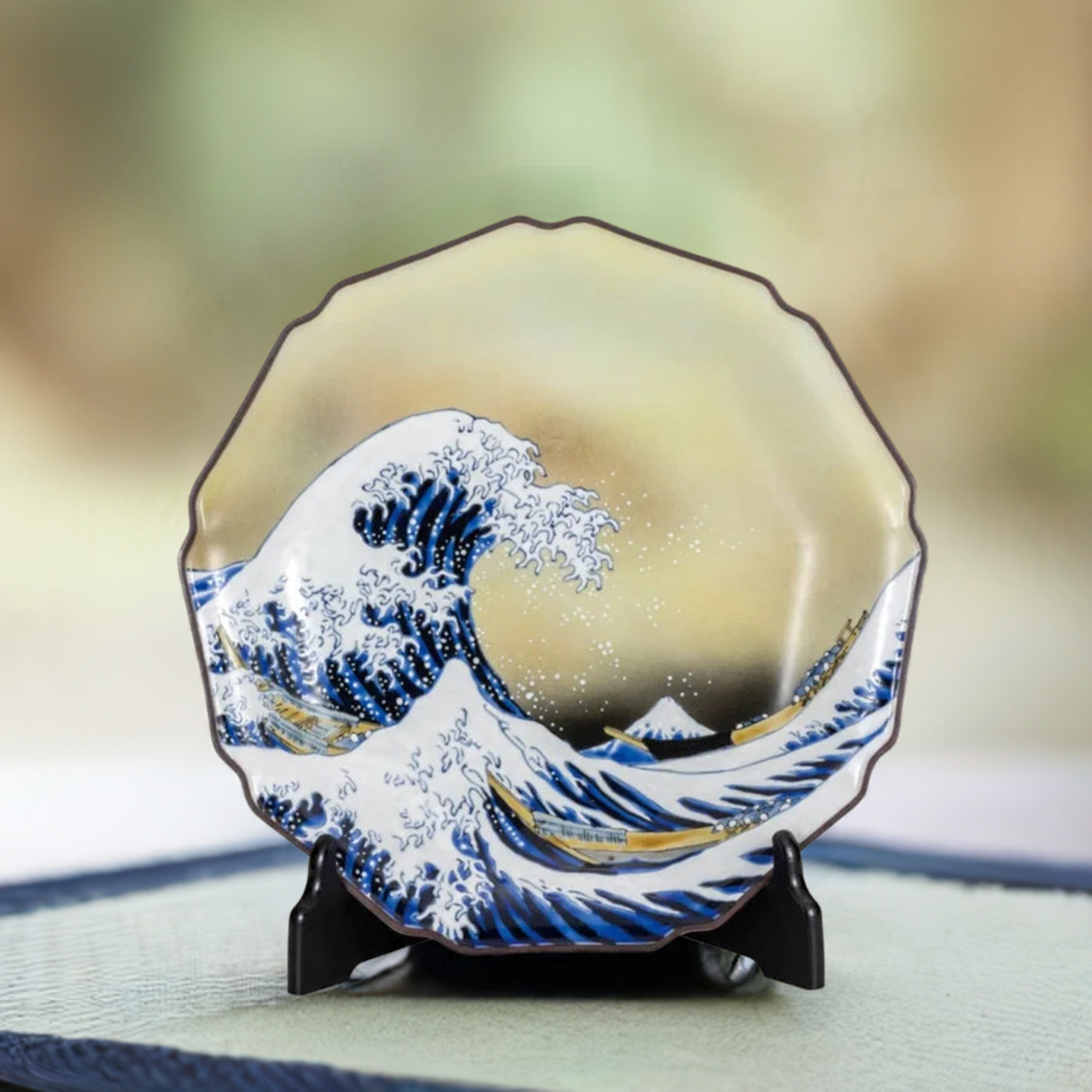 JAPAN KUTANI DECORATIVE PLATE - HOKUSAI DESIGN, BIZAN KILN, JAPANESE CERAMIC ART