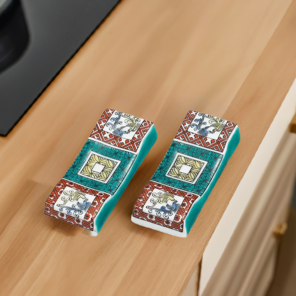 KUTANI WARE PAIR CHOPSTICK RESTS ISHIDATAMI