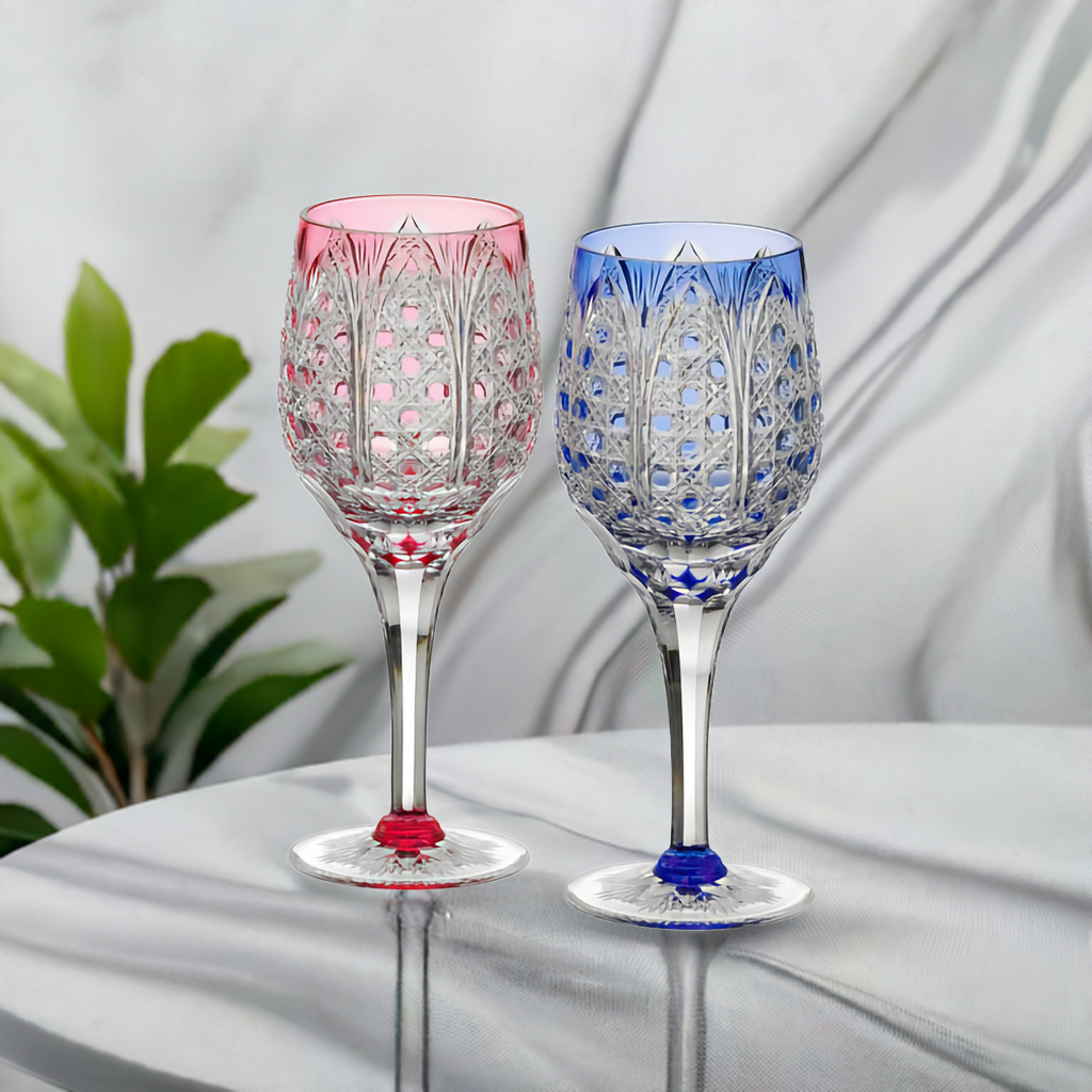 A PAIR OF WINE GLASSES, EDO KIRIKO “BAMBOO LEAVES & OCTAGONAL BASKET WEAVE”
