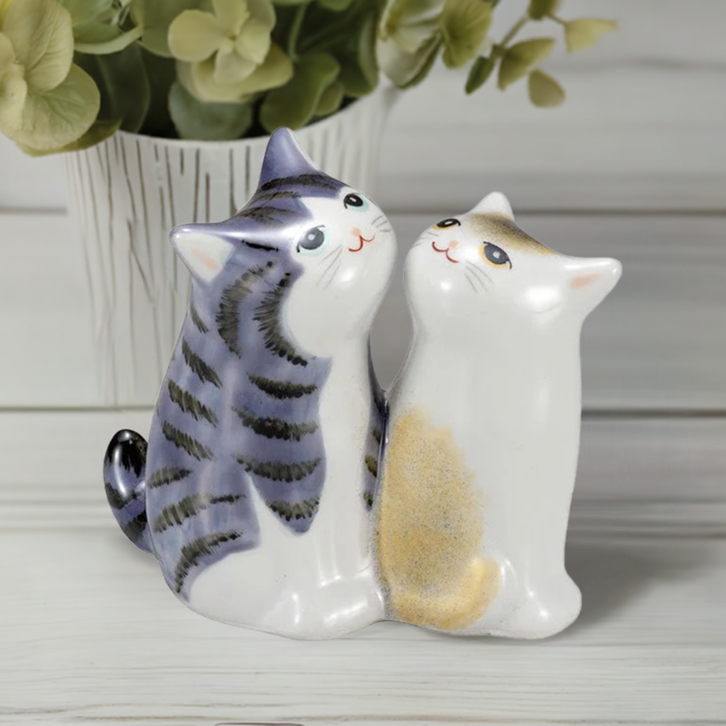 KUTANI WARE FRIENDLY CATS PURPLE AND GOLD GLAZE