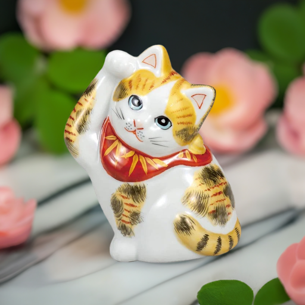 KUTANI JAPANESE EAR CLEANING CAT (MANEKI NEKO) GOLD PAINTED CALICO