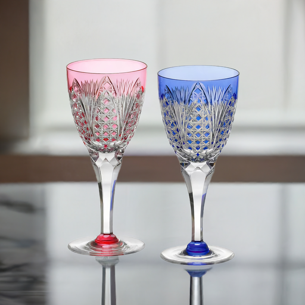 A PAIR OF WINE GLASSES, EDO KIRIKO “BAMBOO LEAVES & TETRAGONAL BASKET WEAVE”