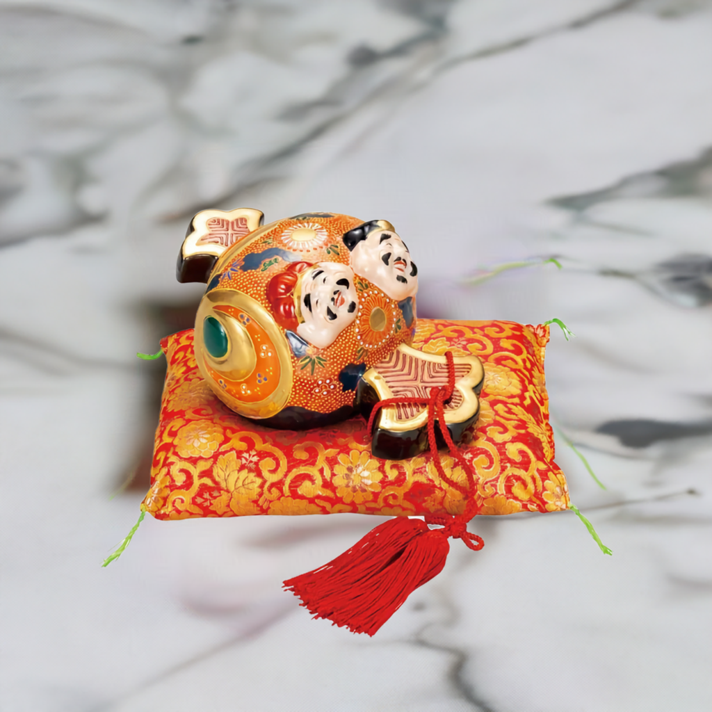 KUTANI WARE MALLET WITH EBISU & DAIKOKU (WITH TASSEL & CUSHION)