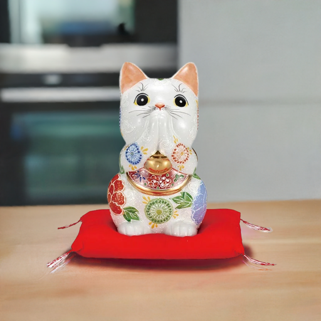 KUTANI WARE 6-INCH PRAYING CAT (MANEKI NEKO) SHIROMORI