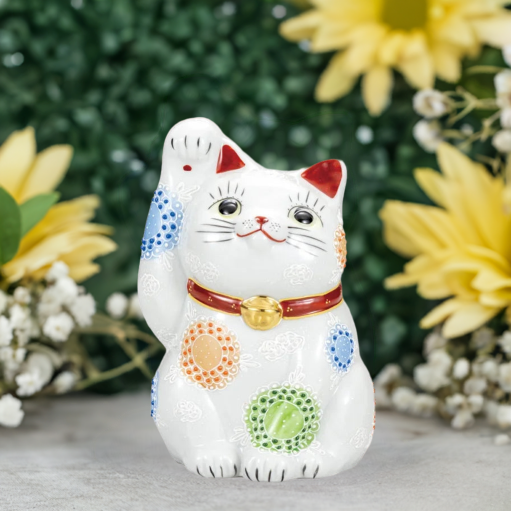 KUTANI WARE LUCKY CAT(MANEKI NEKO) WHITE FLOURISH DESIGN
