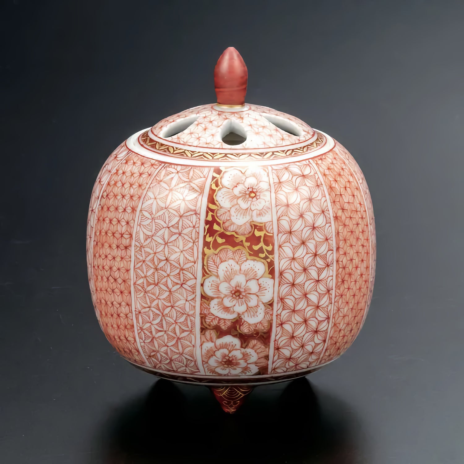 KUTANI JAPANESE INCENSE BURNER DELICATE AKAE FLORAL PATTERN / REIKO FUKUSHIMA