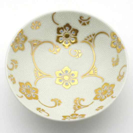 KUTANI WARE SAKAZUKI – WHITE AOCHIBU WITH RAISED GOLD HŌSŌGE ARABESQUE BY KINGYOKU NAKATA