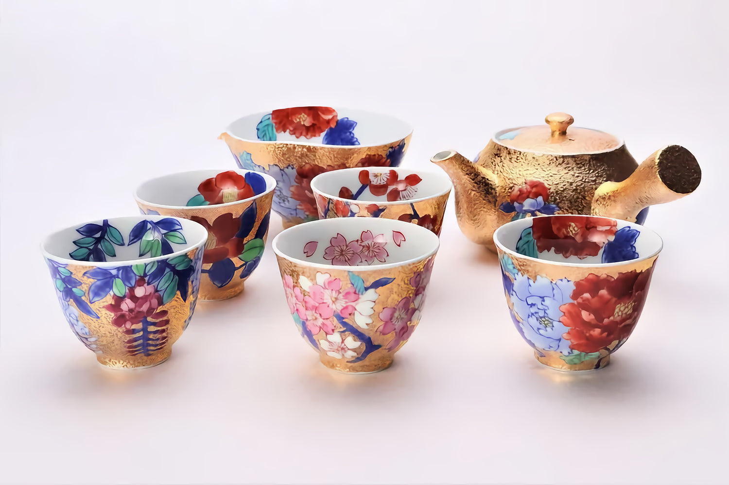 KINRYU KLIN ARITA GOLD-DECORATED PEONY TEA SET WITH WOODEN BOX