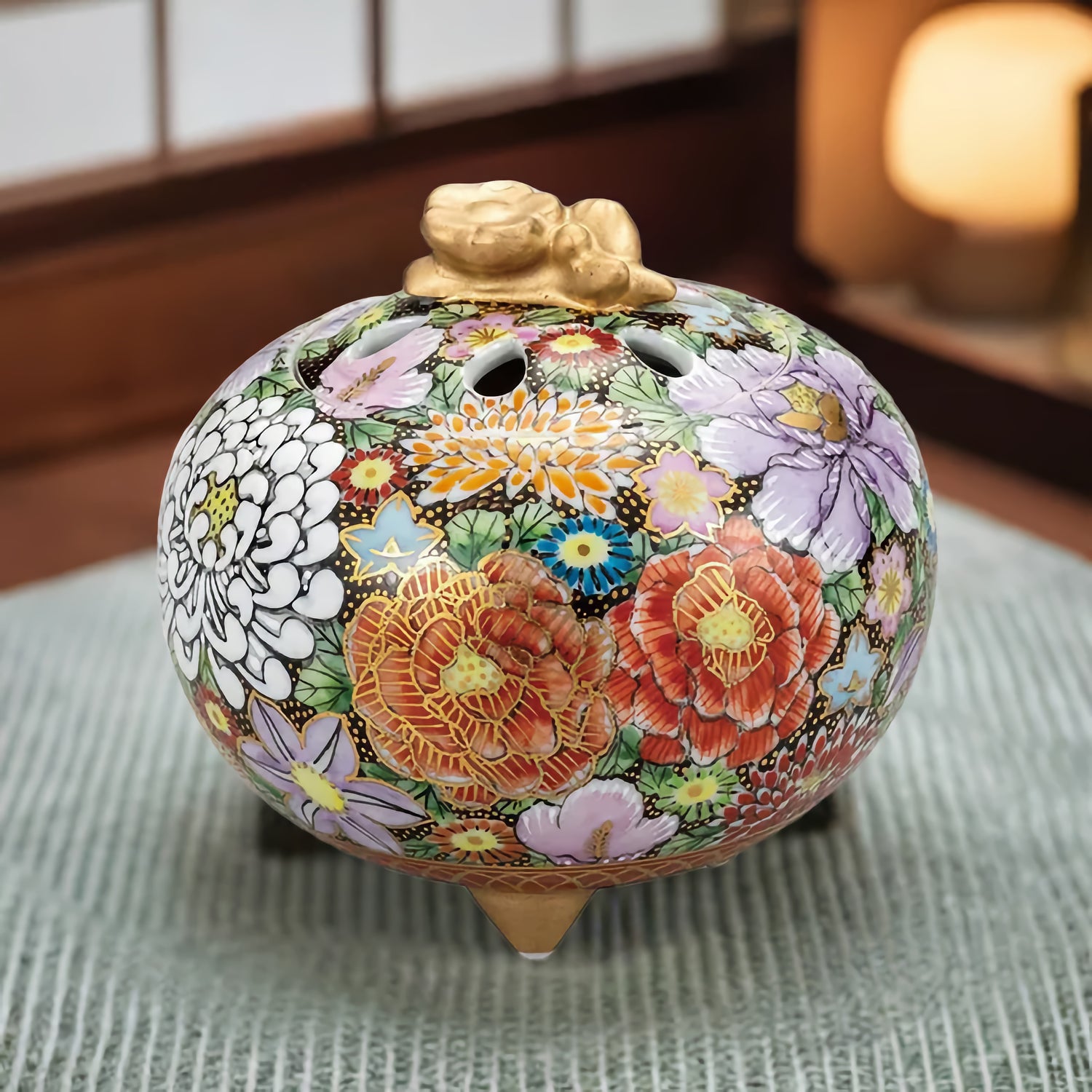 KUTANI WARE INCENSE HOLDER - HONKIN HANAZUME PATTERN / RYUZAN