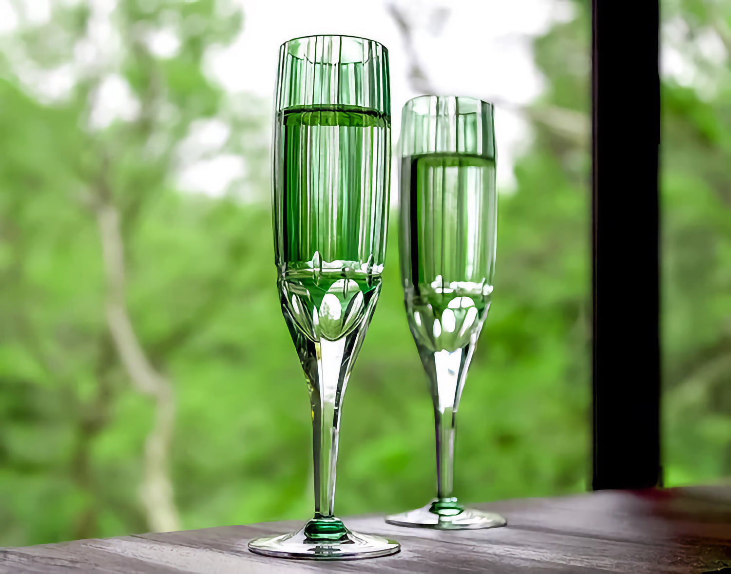 A PAIR OF CHAMPAGNE FLUTES, EDO KIRIKO “BAMBOO STEM SERIES”