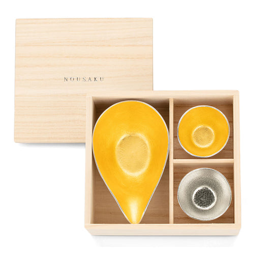 NOUSAKU GUINOMI KATAKUCHI (LARGE) - GOLD LEAF & GUINOMI (SAKE CUP) TIN AND GOLD LEAF SET (WITH PAULOWNIA BOX)