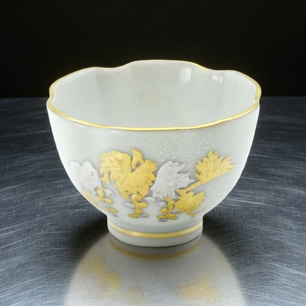 KUTANI WARE SAKAZUKI – PLATINUM GRAPE & WHITE AOCHIBU “MOON AND RABBIT” BY KINGYOKU NAKATA