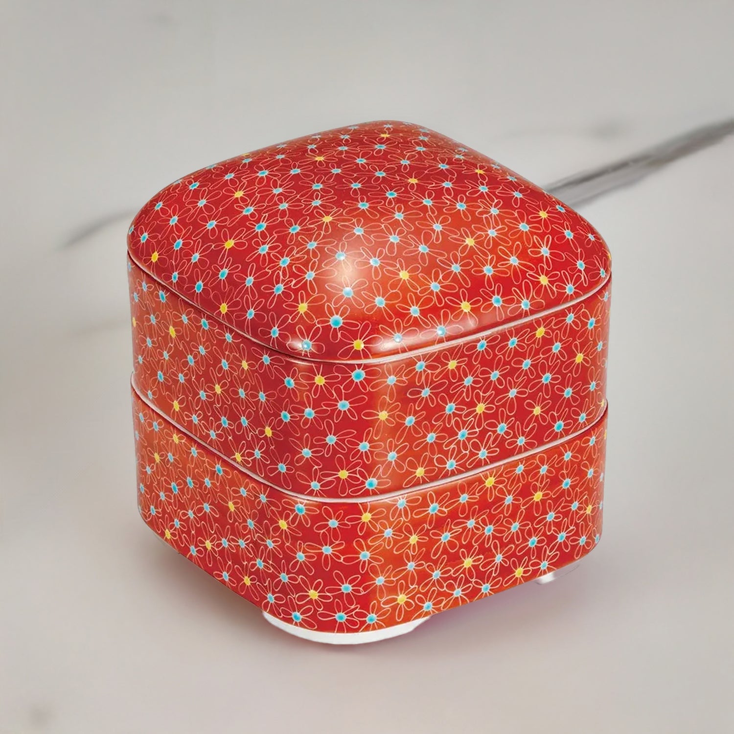 KUTANI WARE TWO-TIERED BOX WITH VERMILION BASE AND SMALL FLORAL PATTERN/ SUMIKA KAWAMURA