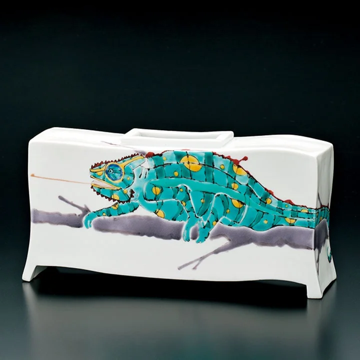JAPANESE FLOWER VASE KUTANI PANTHER CHAMELEONE /YASUSHI YAMACHIKA