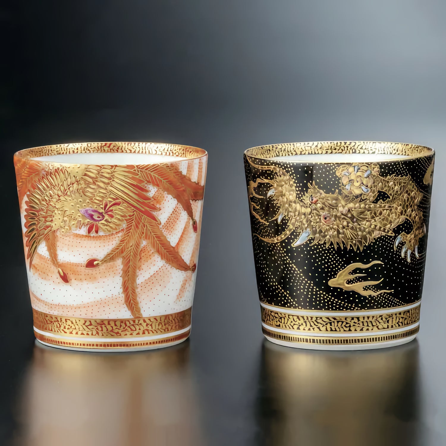 JAPANESE PAIR OF SHOCHU CUPS KUTANI GOLD BROCADE MOTIF OF TWO DIVINE FIGURES/YOSHINORI FUKUDA