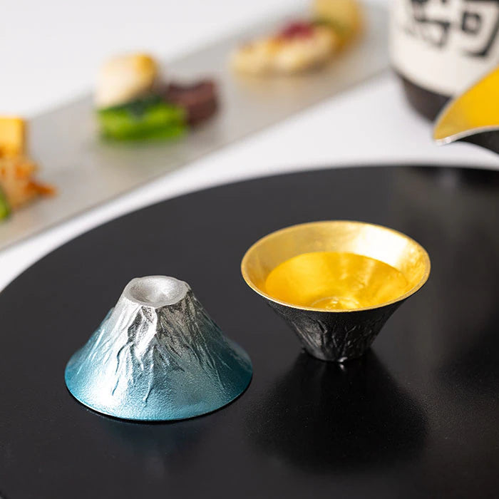 NOUSAKU FUJIYAMA SAKE CUPS – GOLD LEAF & HEKITEN SET (PAULOWNIA WOOD BOX)
