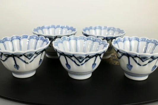 [IMPERIAL HOUSEHOLD–APPOINTED] KUTANI WARE CHRYSANTHEMUM-SHAPED SMALL BOWL SET PEACH MOTIF / CHŌZA YAMAMOTO