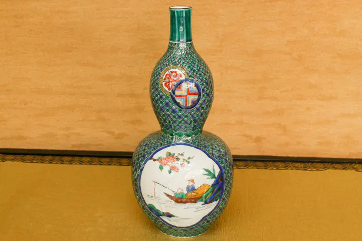 KUTANI WARE DECORATIVE VASE “IROE KO-KUTANI ASSORTED DESIGNS” / TAMEKICHI MITSUI